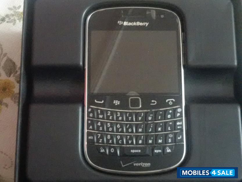 Black BlackBerry Bold 9930