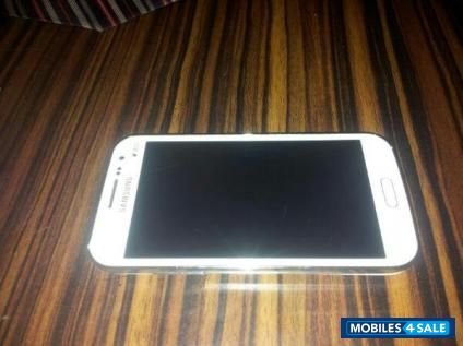 White Samsung Galaxy Grand Quarttro