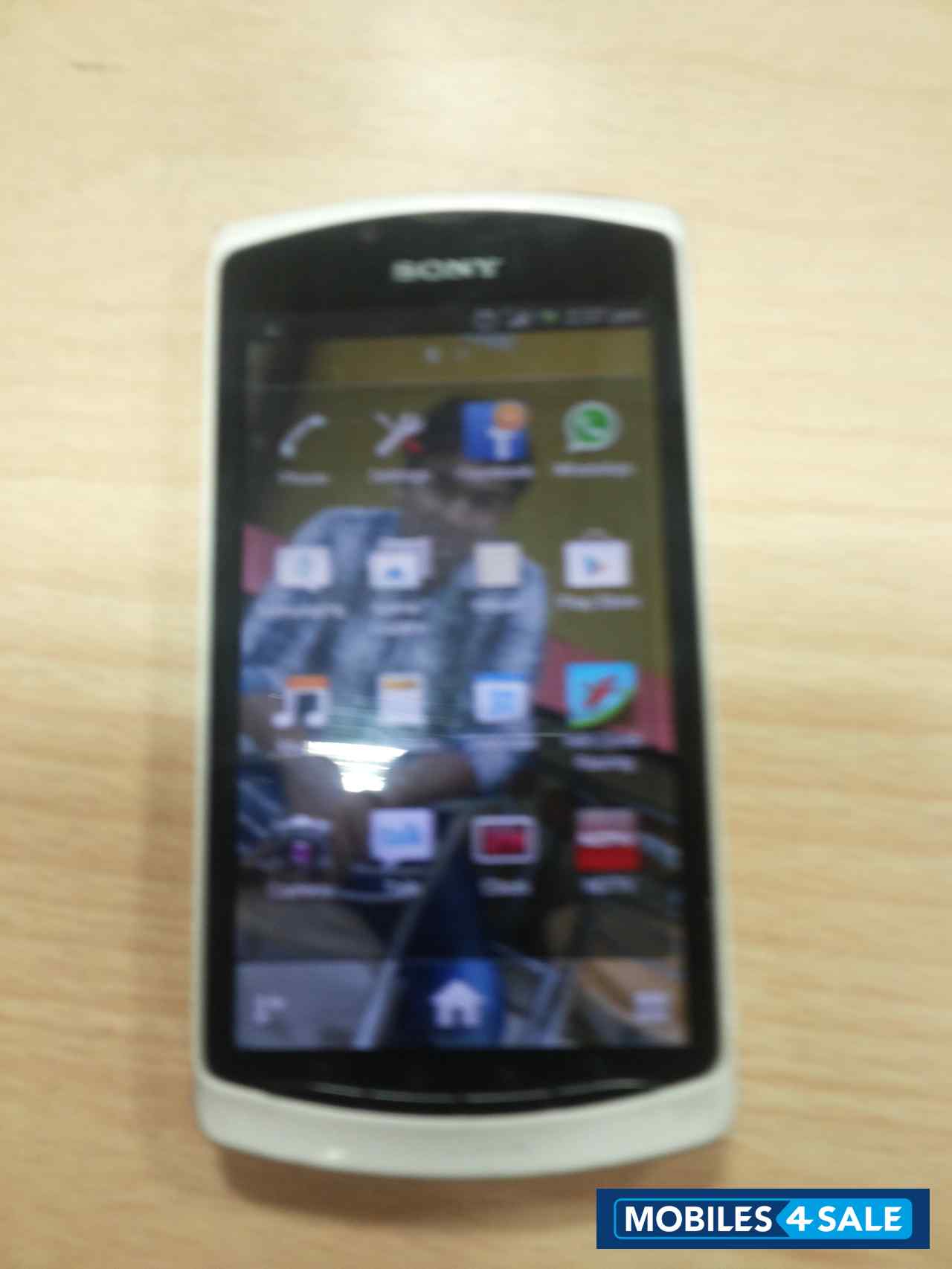 White Sony Xperia