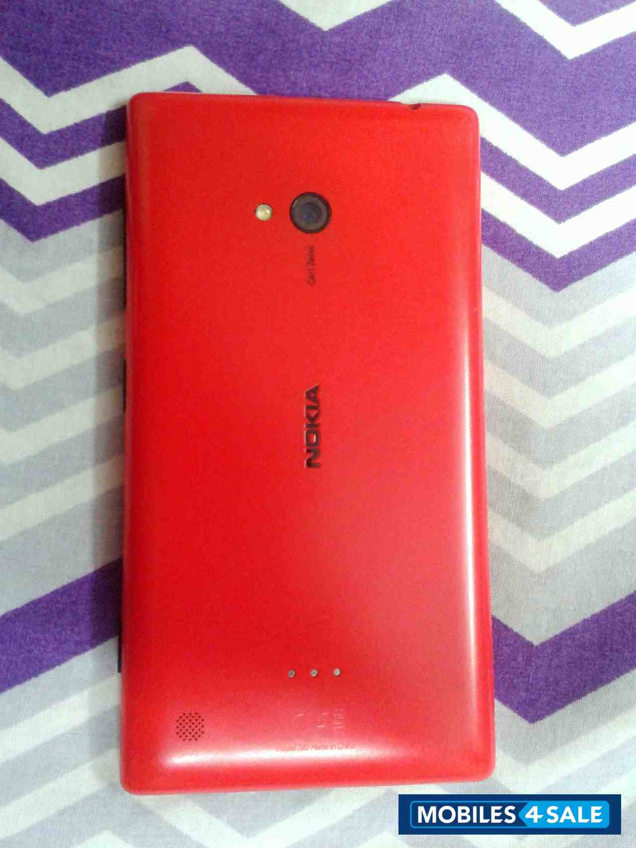 Red Nokia Lumia 720