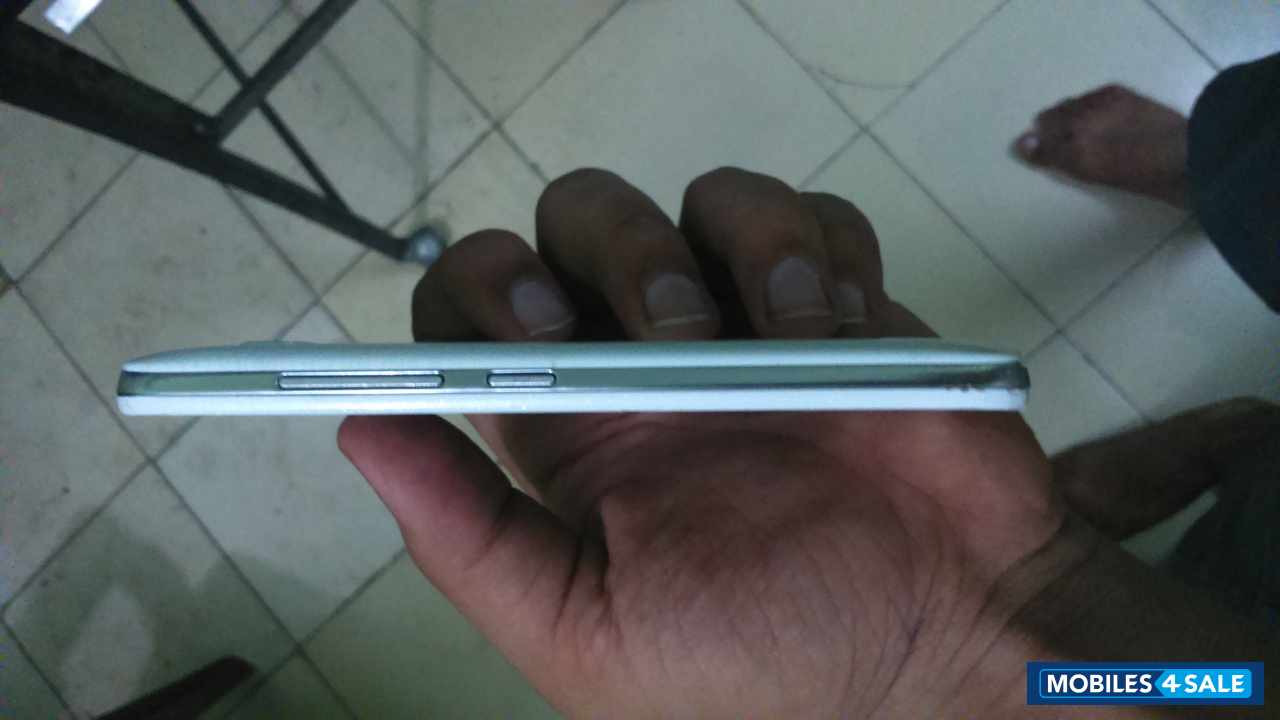 White Xolo Q800