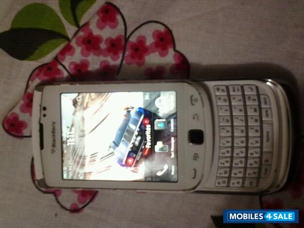 White BlackBerry Torch 9810