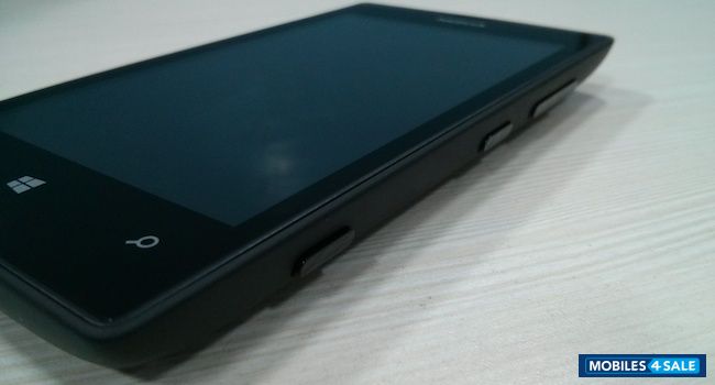 Black Nokia Lumia 525