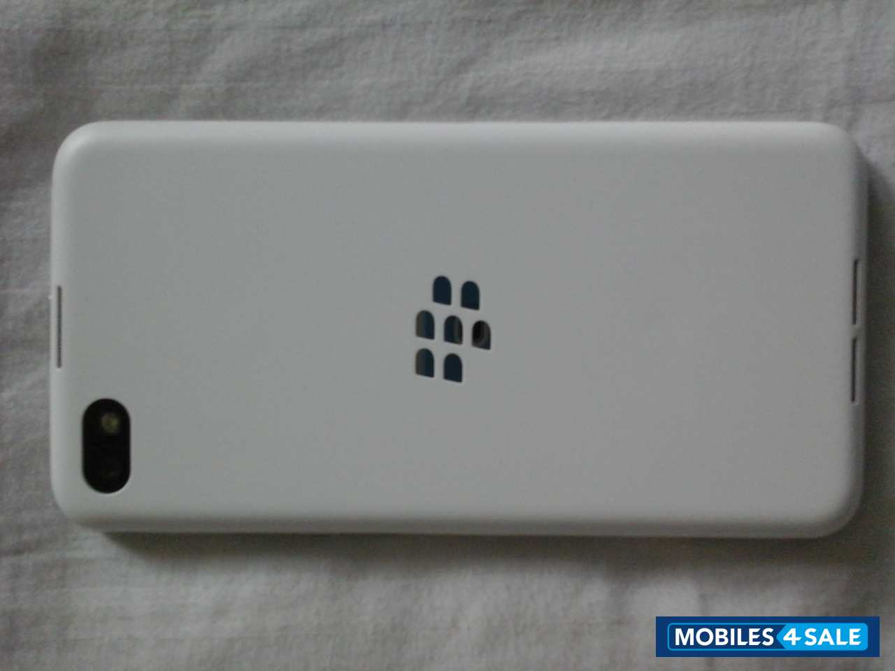 White BlackBerry Z30