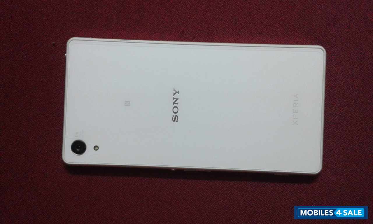 White Sony Xperia Z2