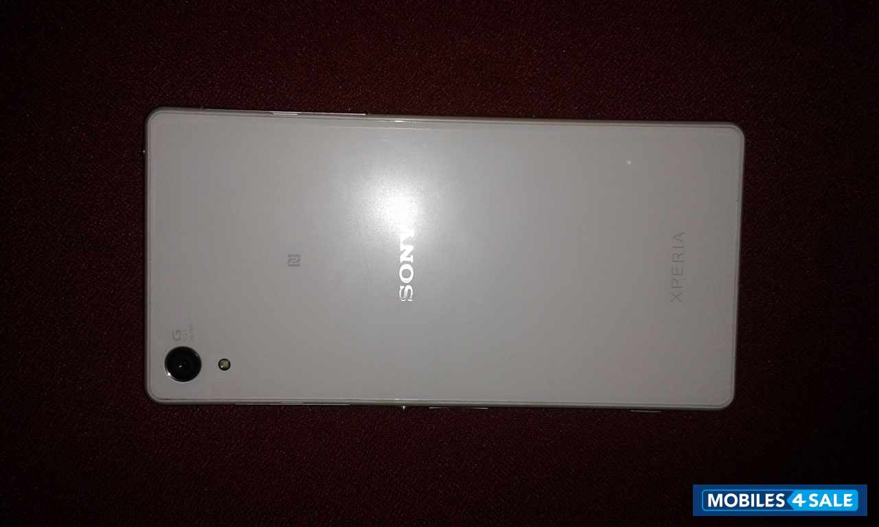 White Sony Xperia Z2