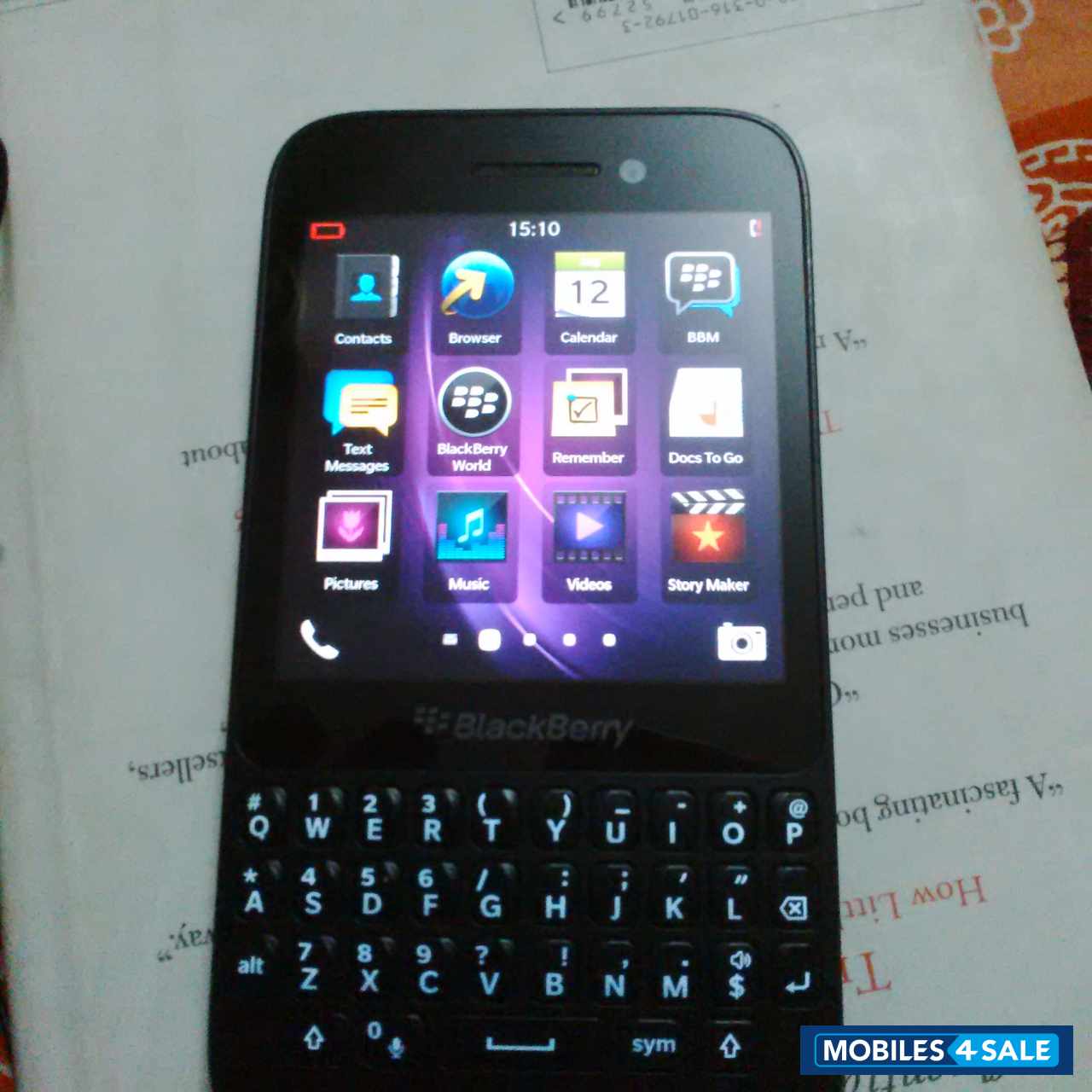 Black BlackBerry Q5