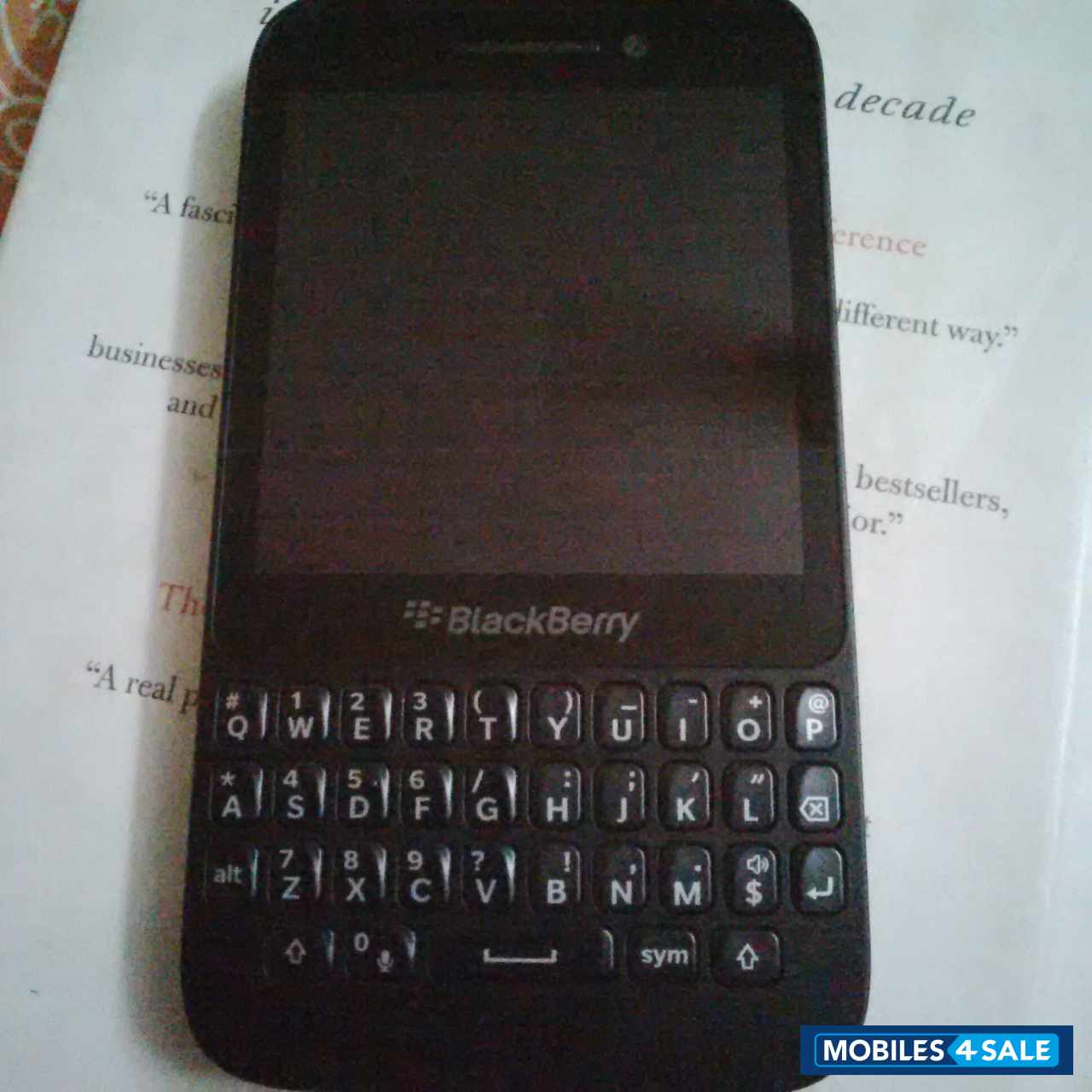 Black BlackBerry Q5