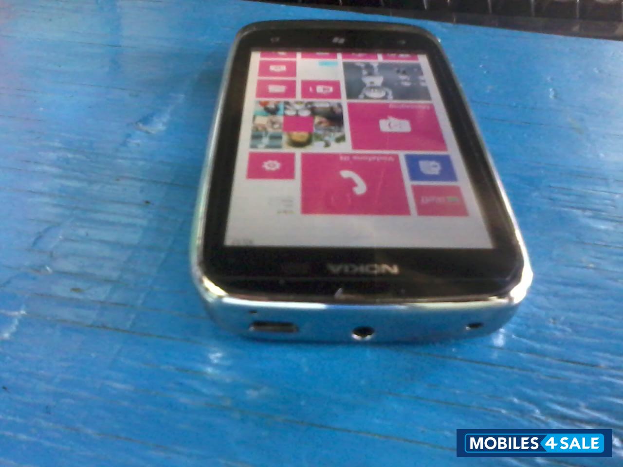 Black Nokia Lumia 610