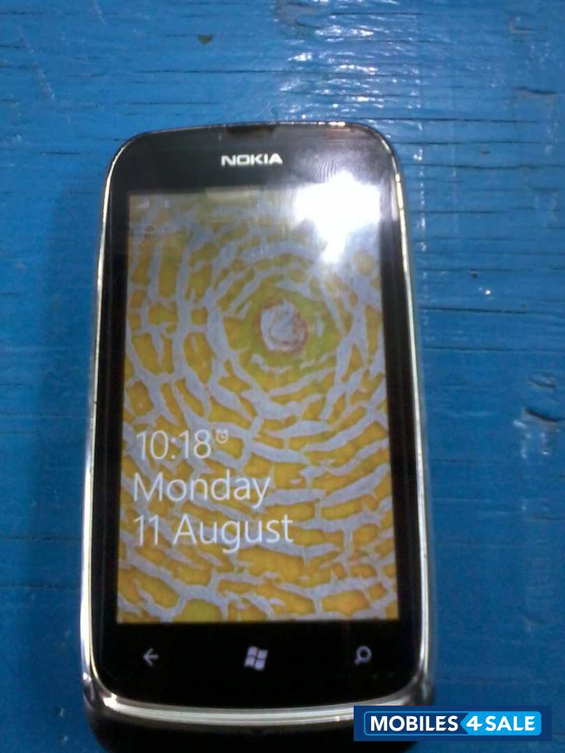 Black Nokia Lumia 610