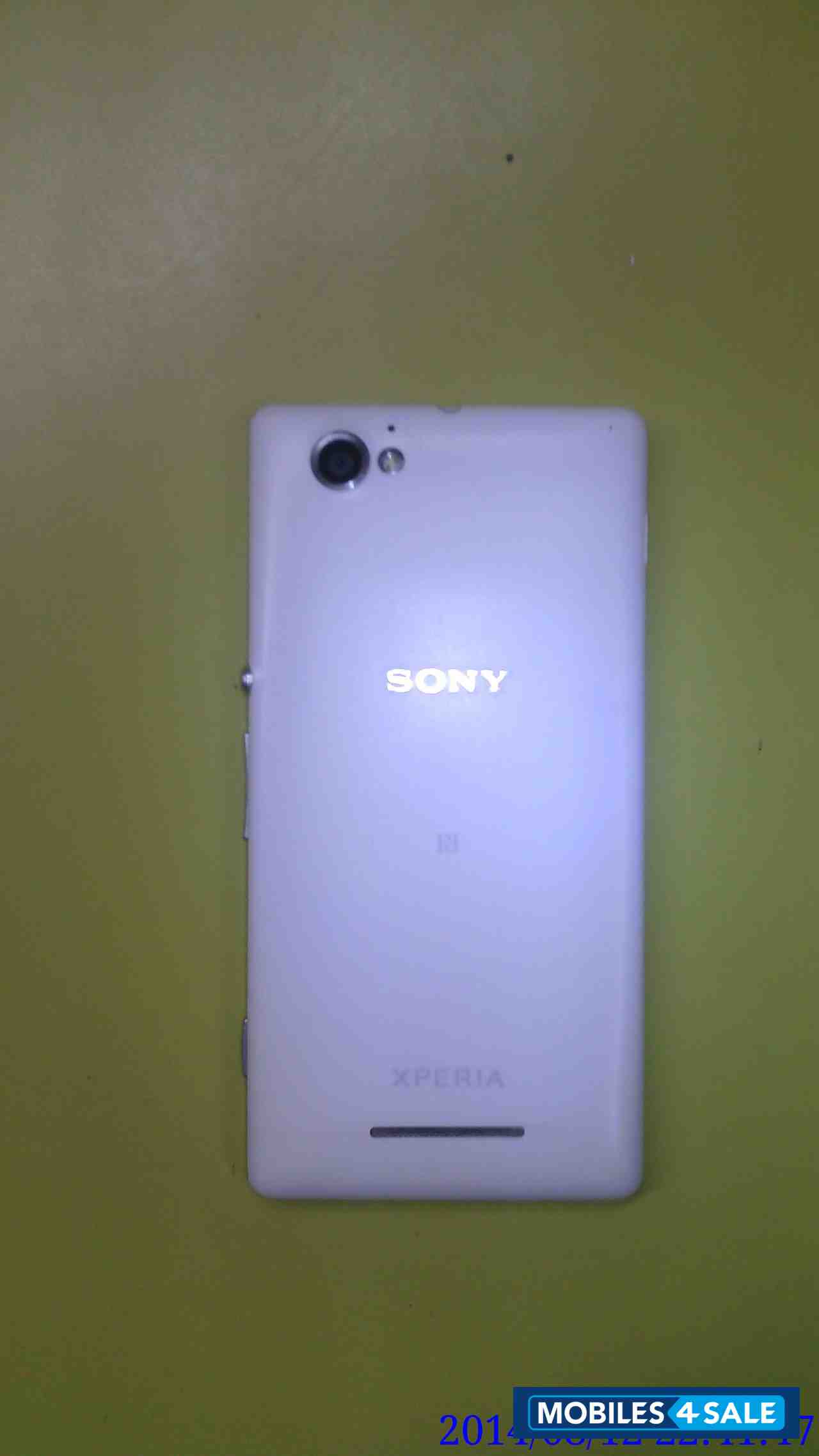 White Sony Xperia M