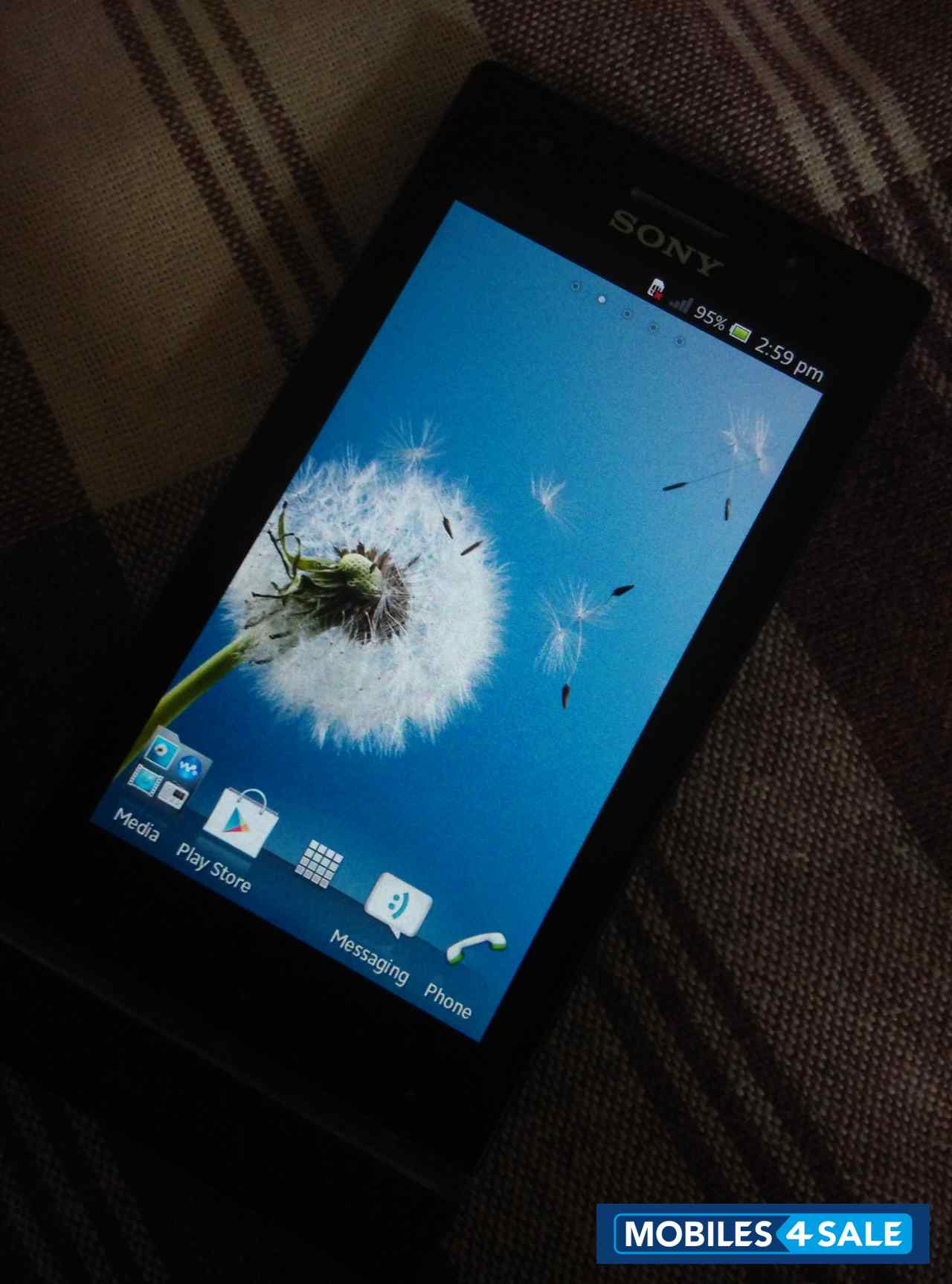 Black Sony Xperia U