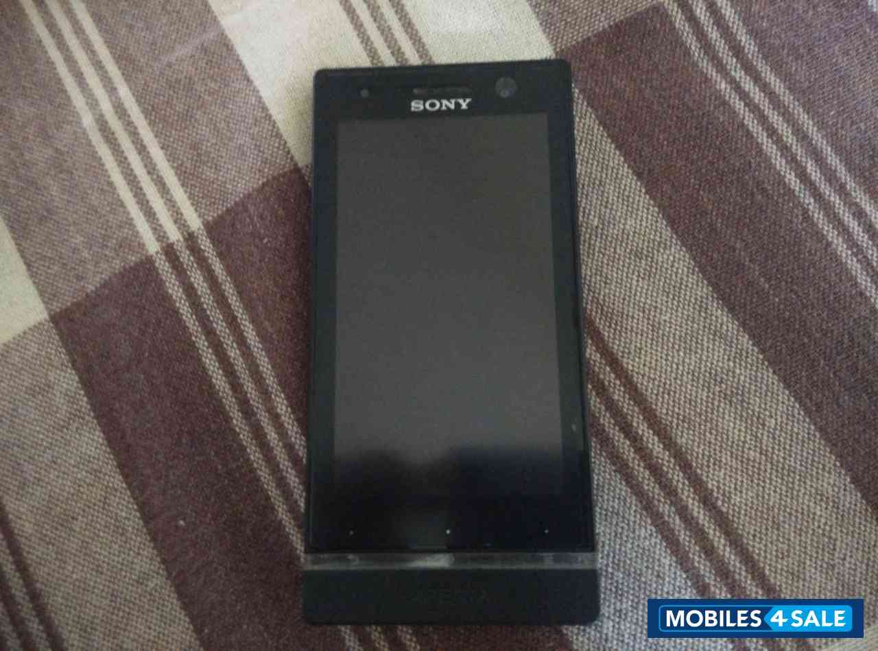 Black Sony Xperia U