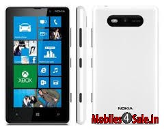 White Nokia Lumia 820