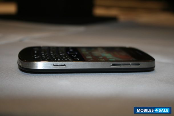 Black BlackBerry Bold 9900