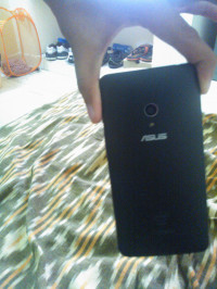 Black Asus Zenfone 5