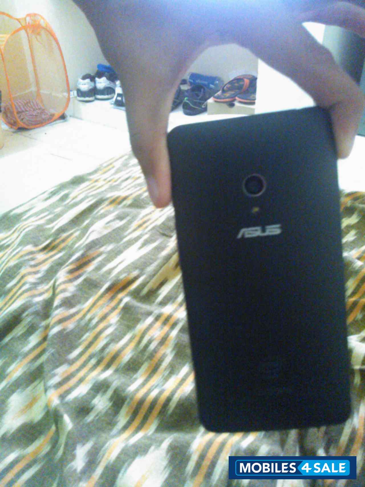 Black Asus Zenfone 5