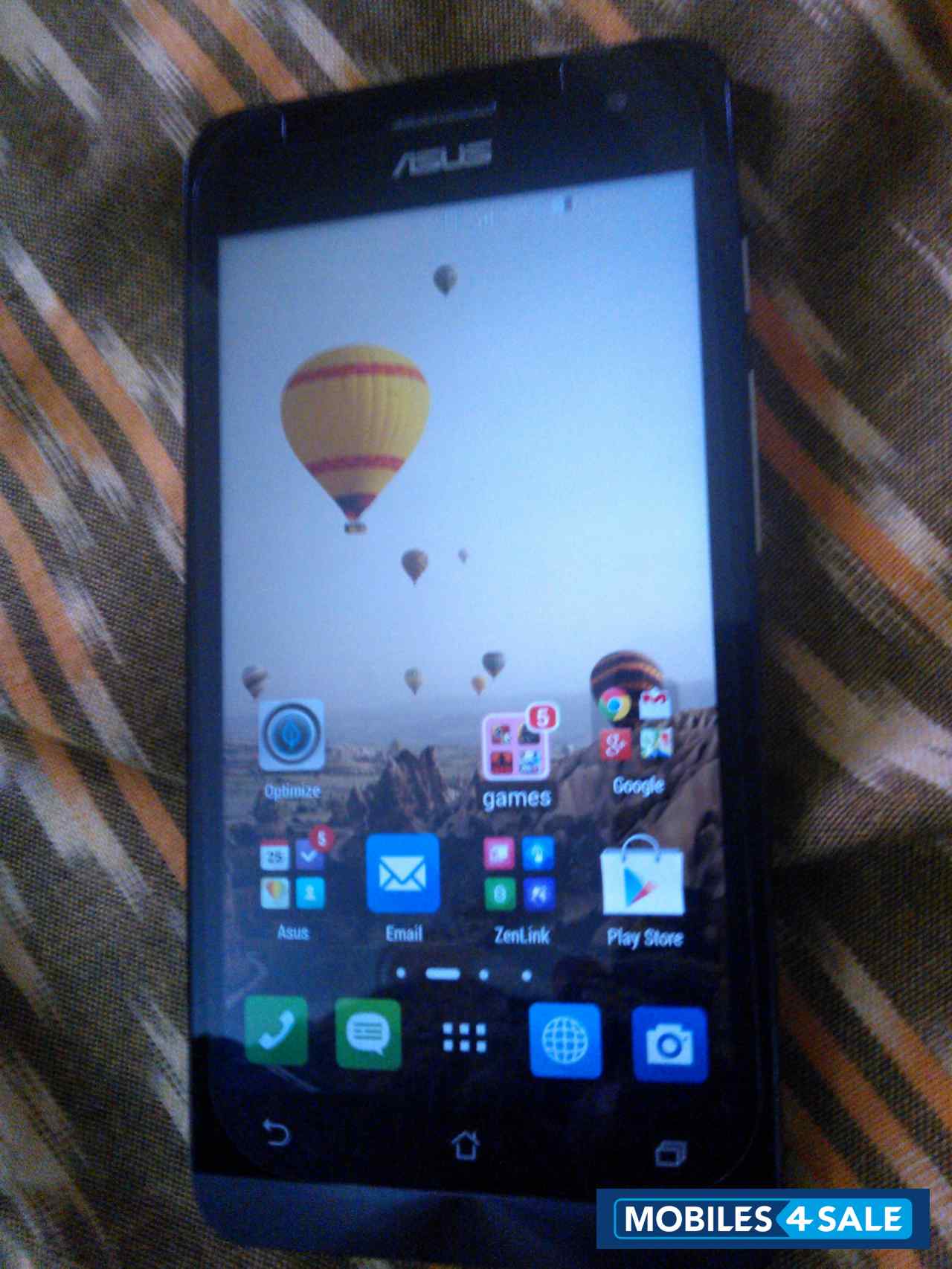 Black Asus Zenfone 5