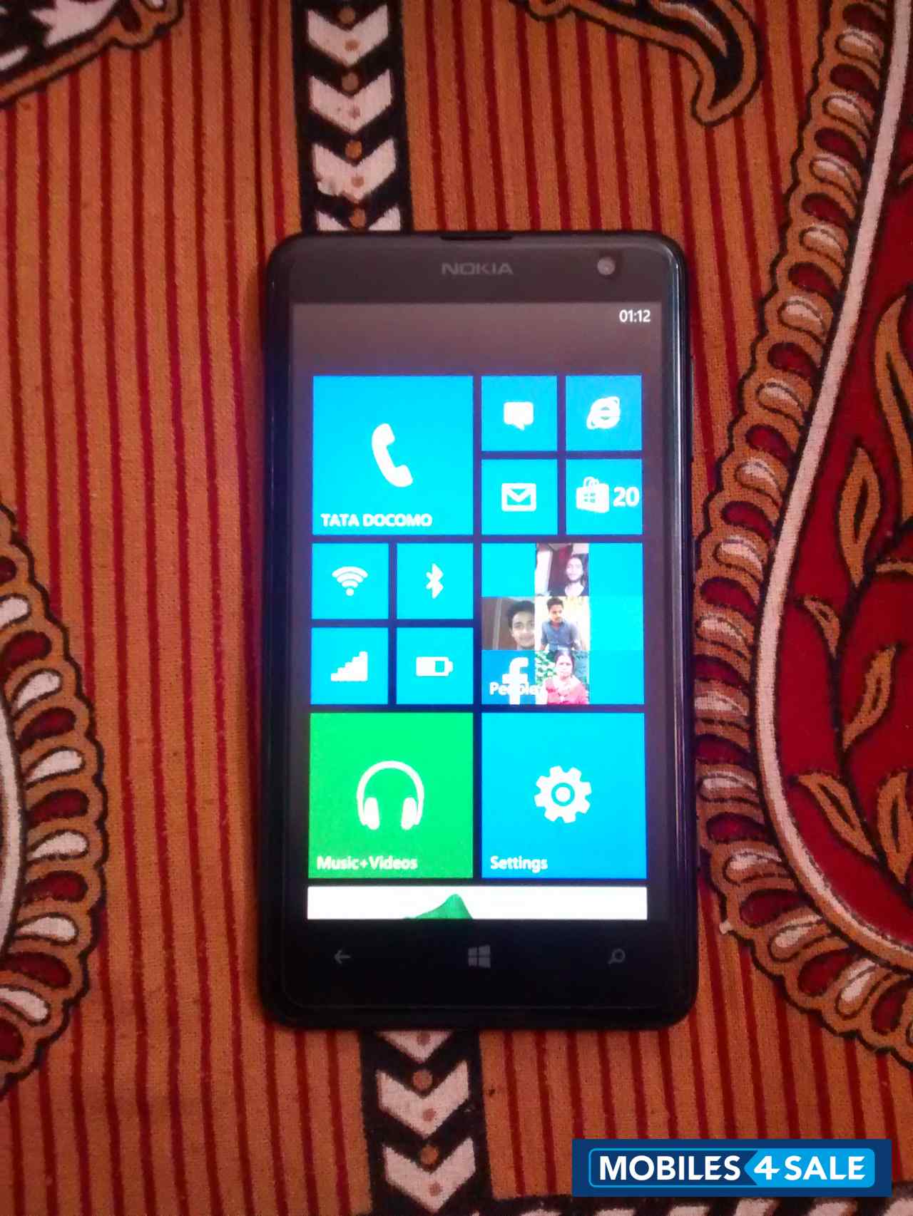 Black Nokia Lumia 625