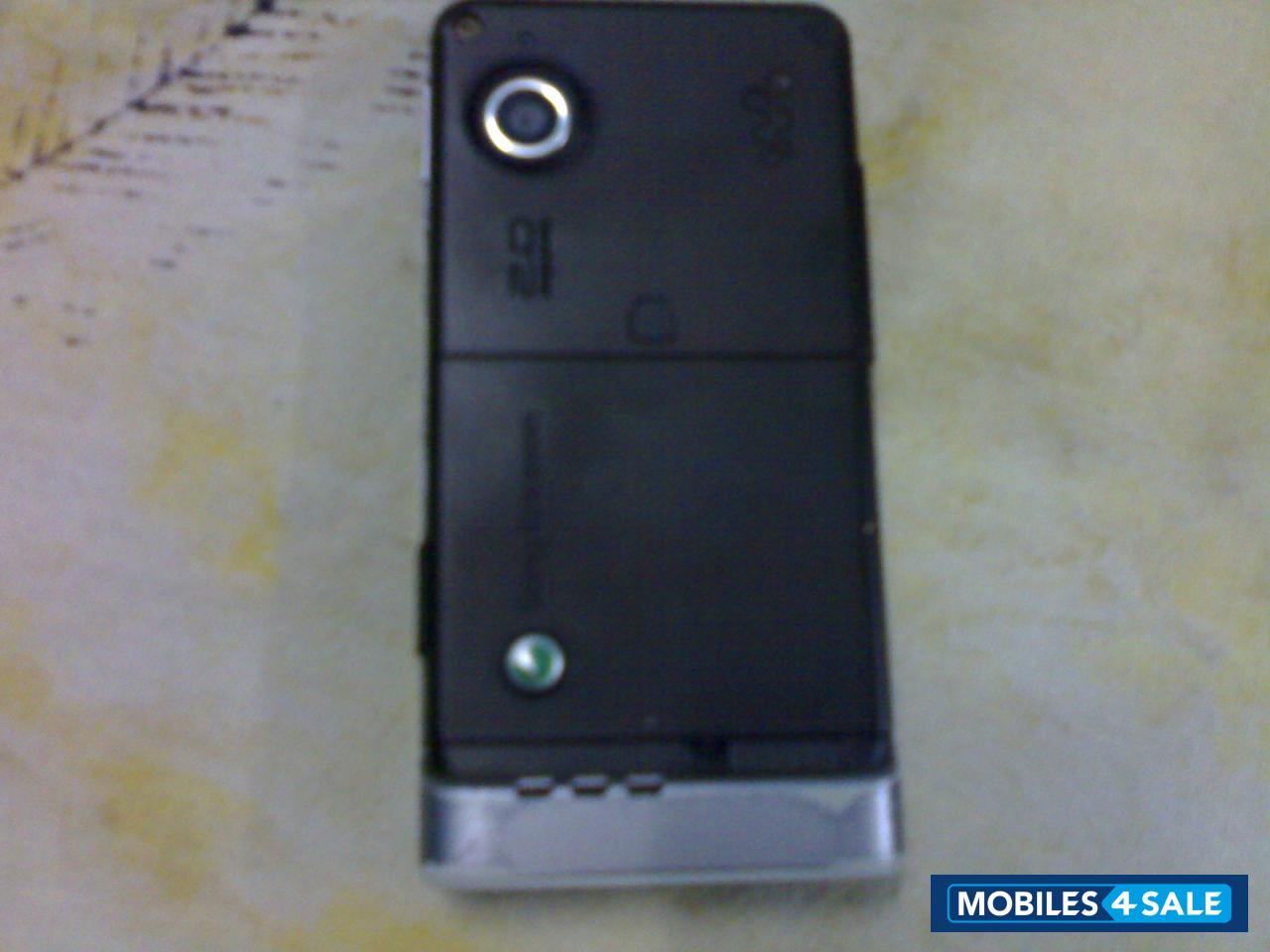 Black Sony Ericsson W910