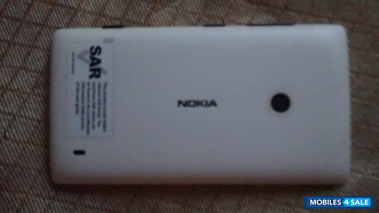 White Nokia Lumia 520