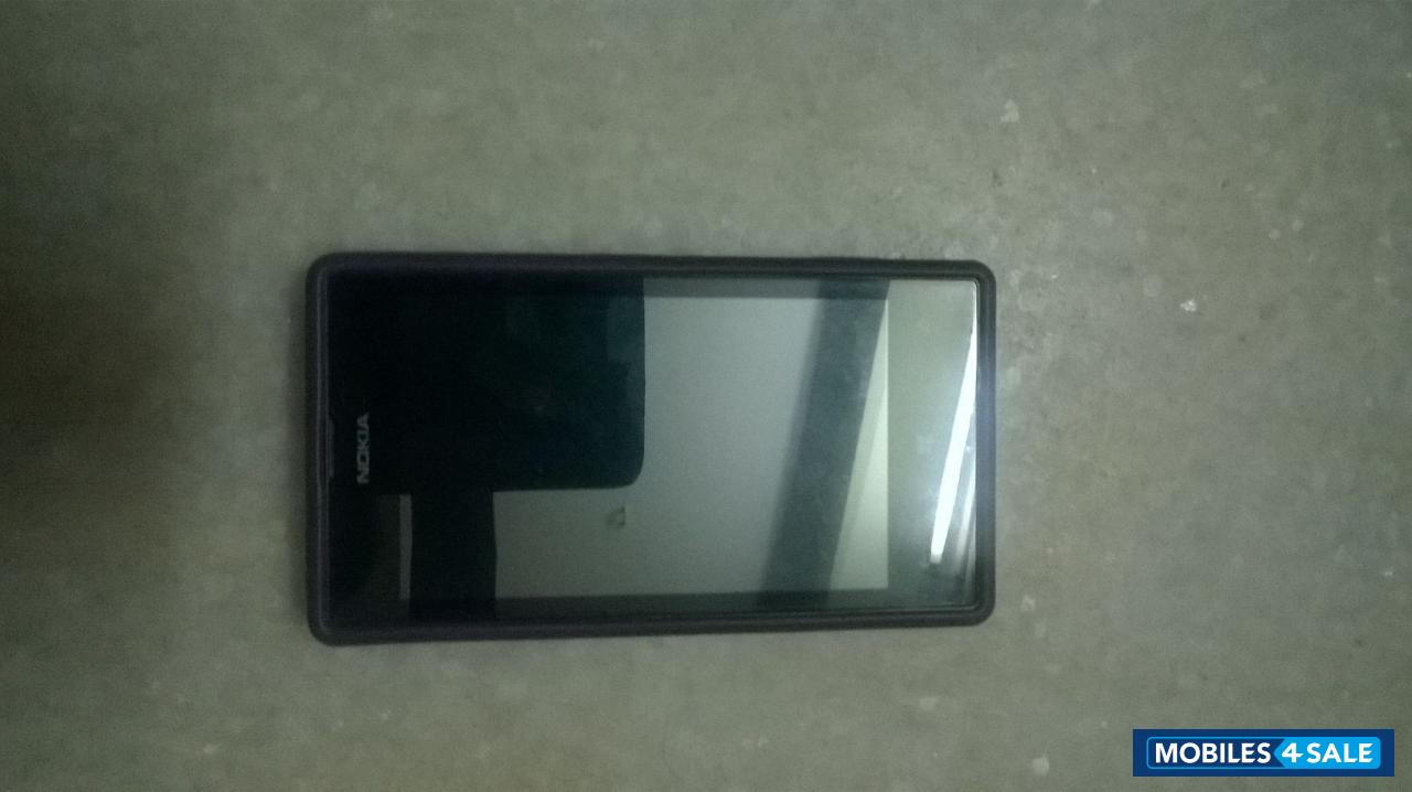 Black Nokia Lumia 525