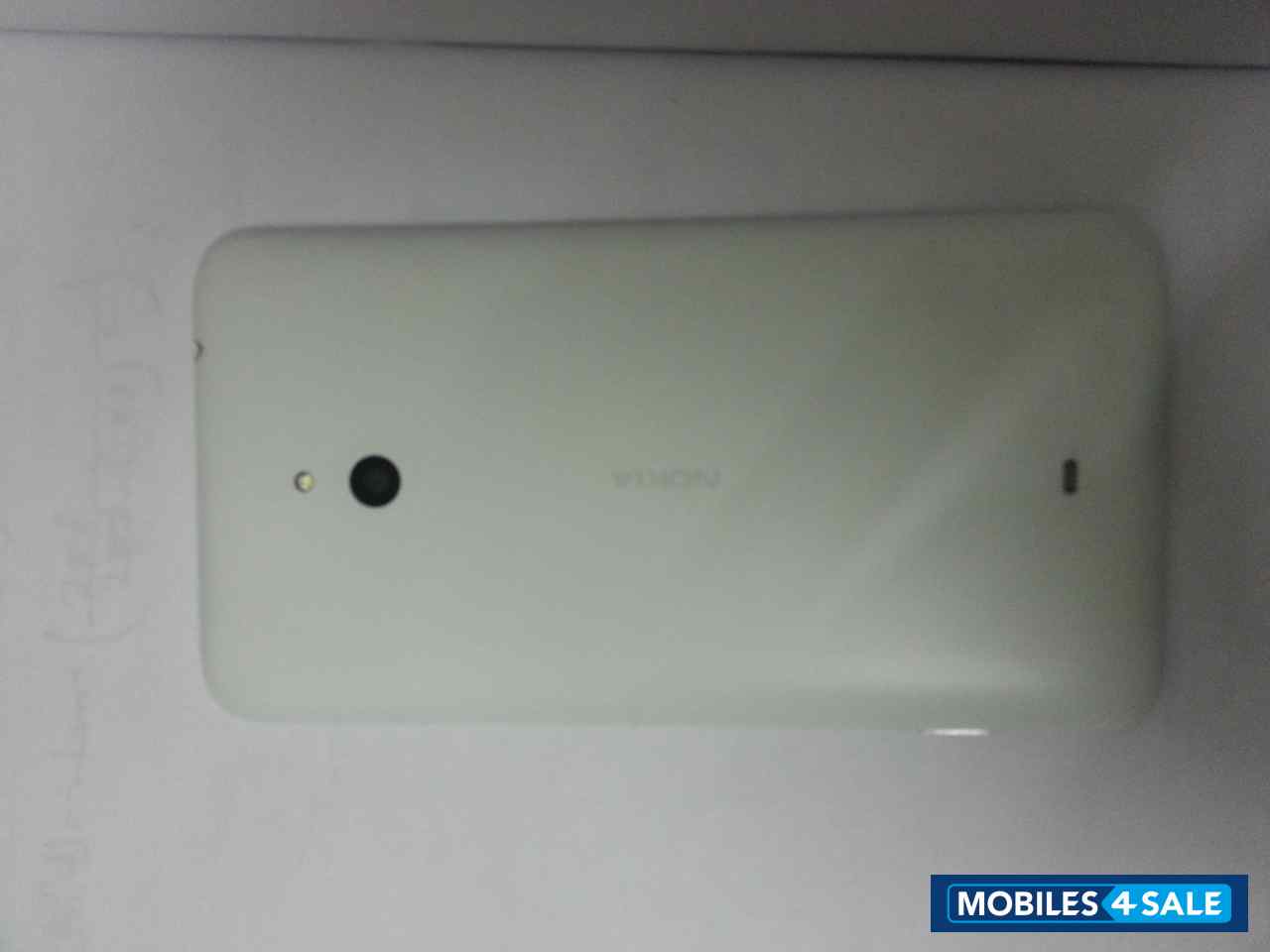 White Nokia Lumia 1320