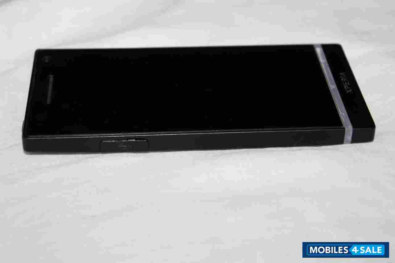 Black Sony Xperia SL