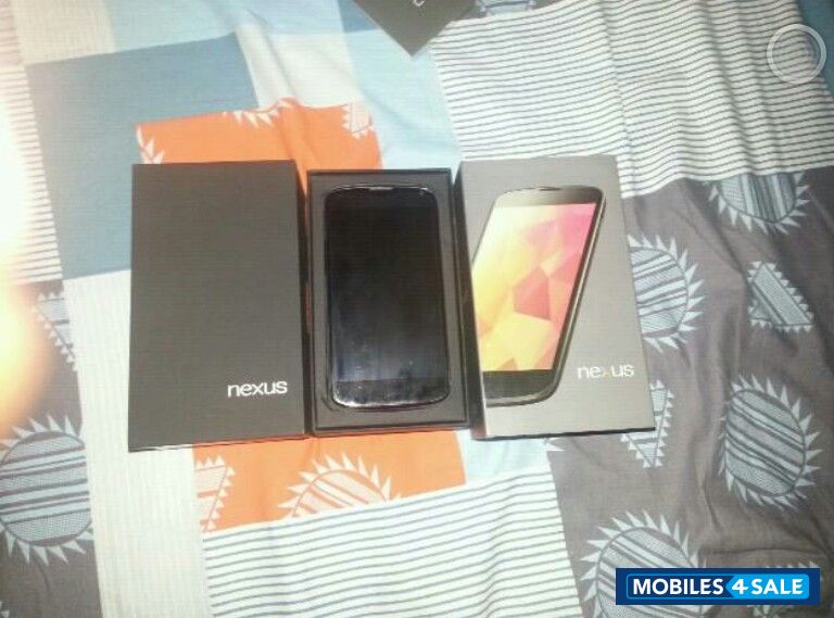 Black Google Nexus 4