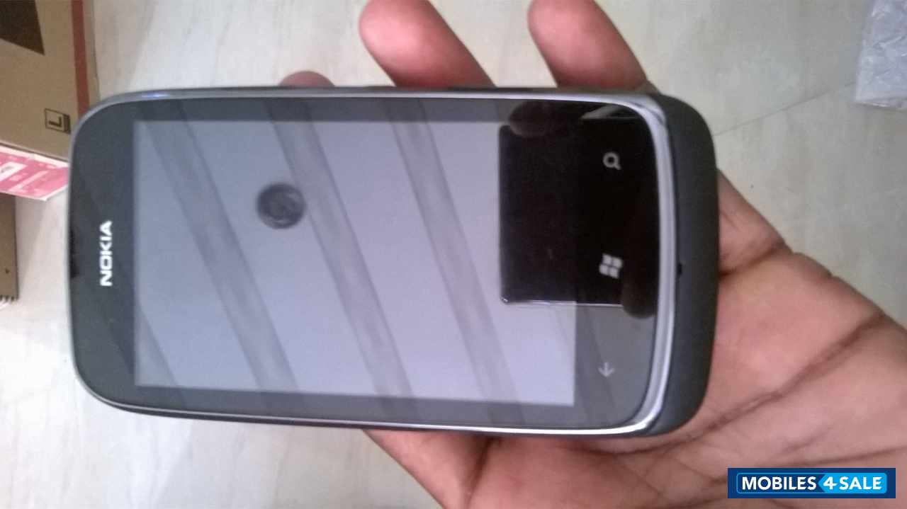 Black Nokia Lumia 610