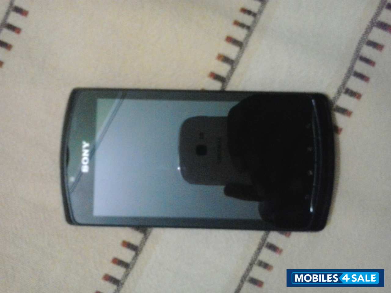 Black Sony Xperia neo L