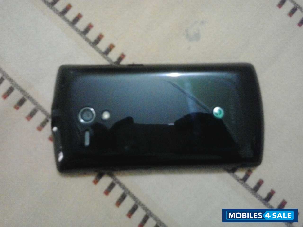 Black Sony Xperia neo L