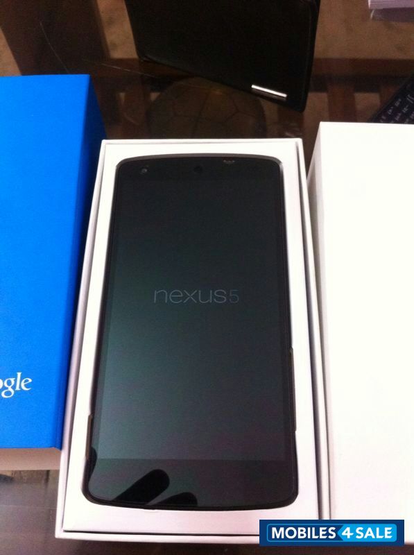 Black Google Nexus 5