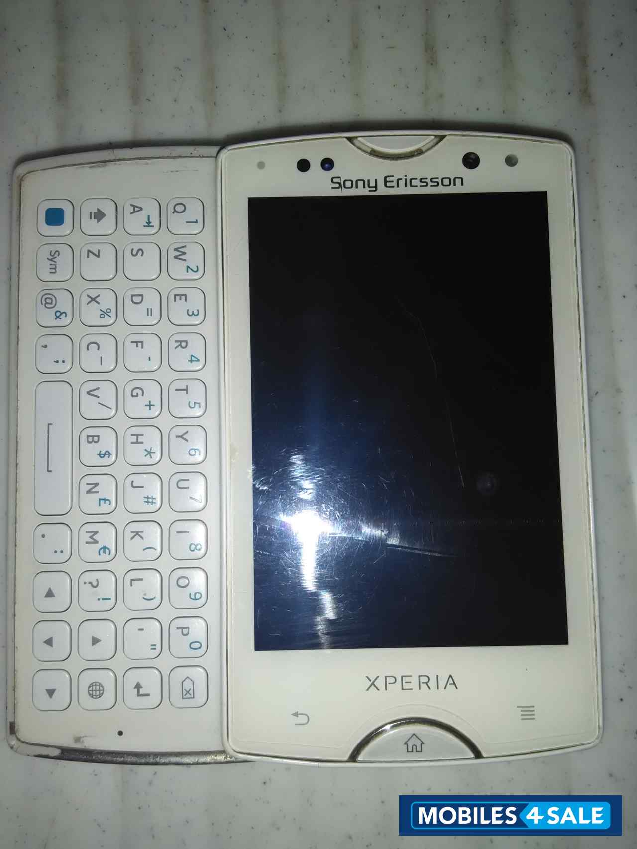 White Sony Ericsson Xperia mini pro