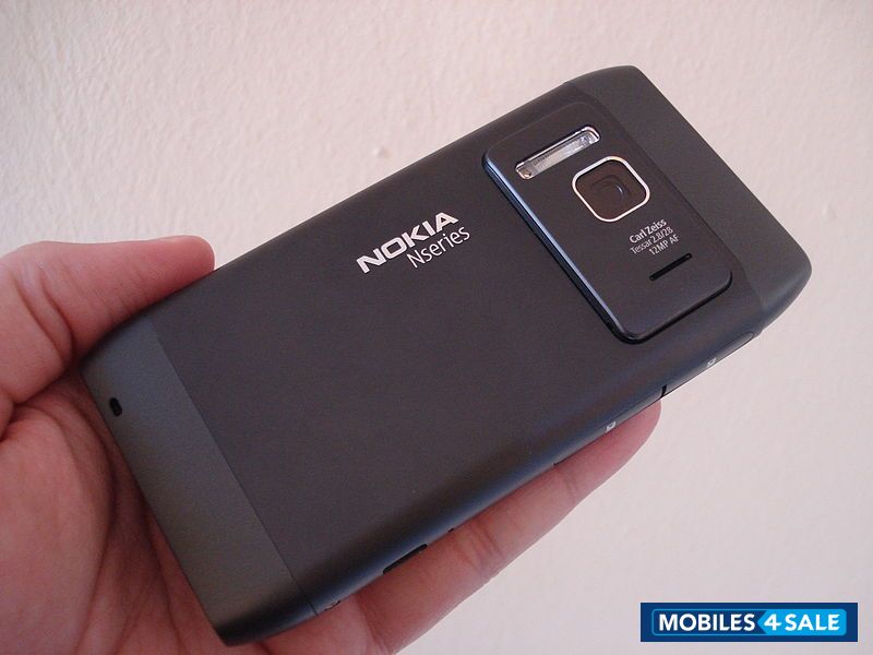 Black Nokia N8