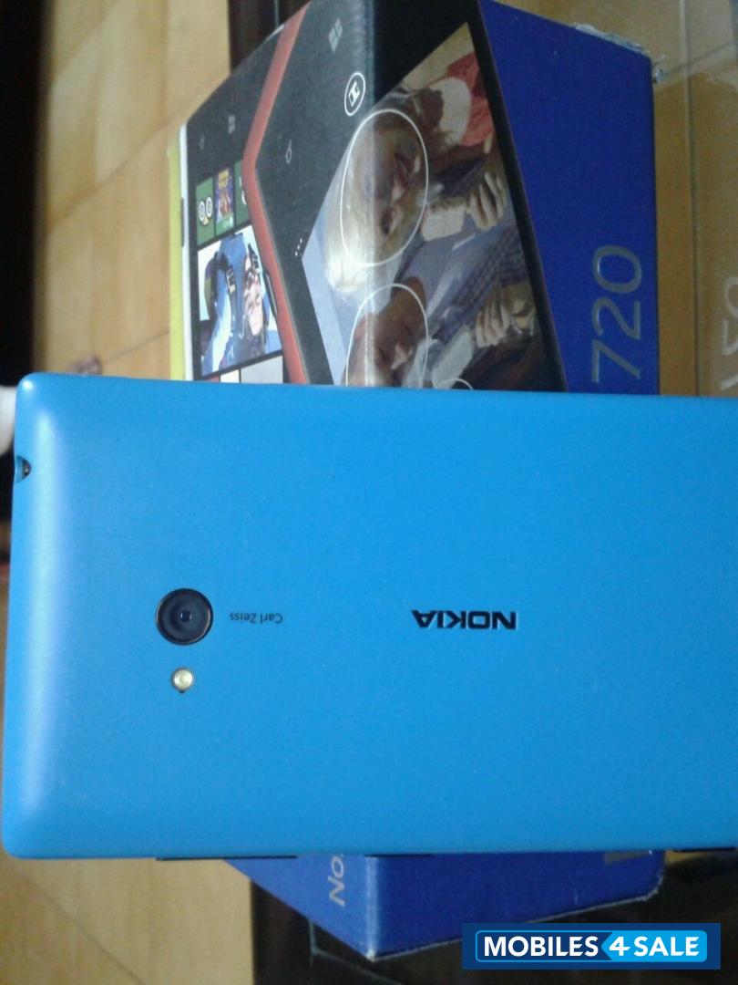 Cyan Nokia Lumia 720