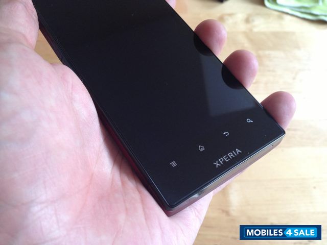 Black Sony Xperia ion