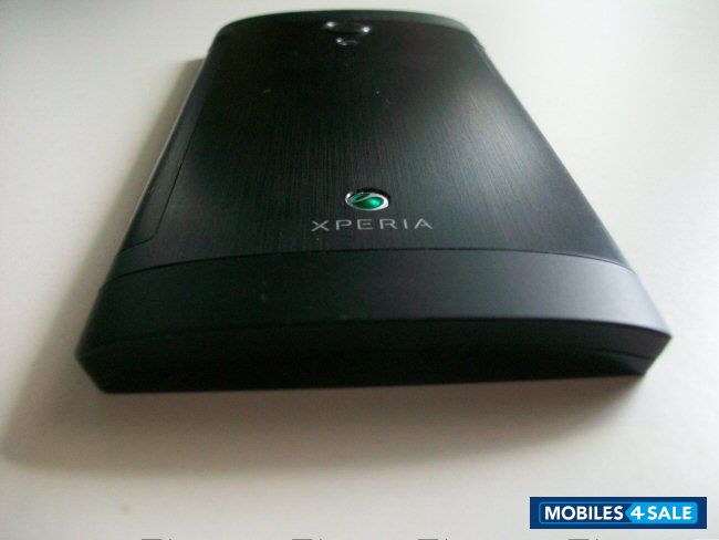 Black Sony Xperia ion