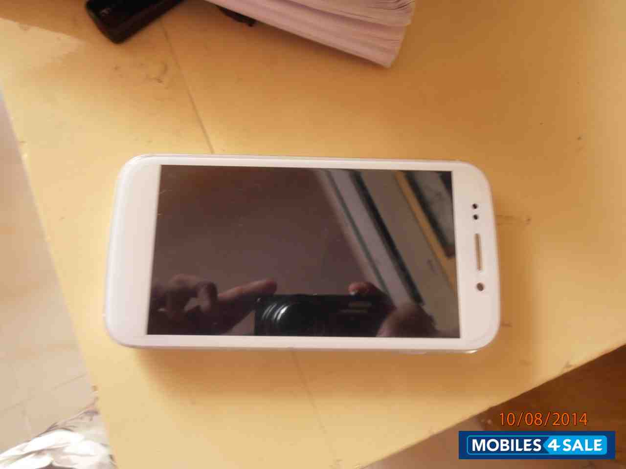 White Micromax Canvas 4 A210