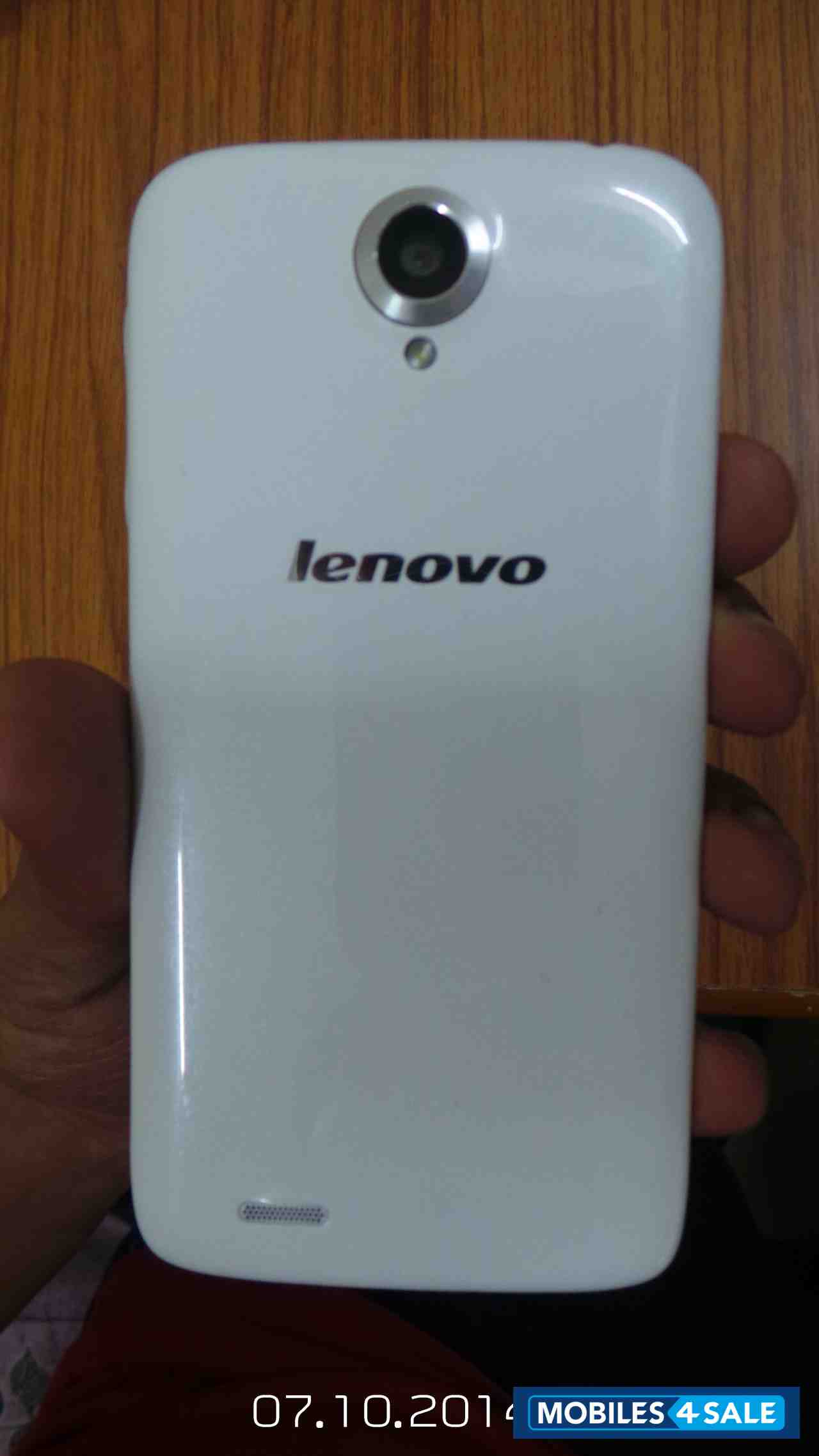 White Lenovo S820