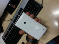 White Nokia Lumia 525