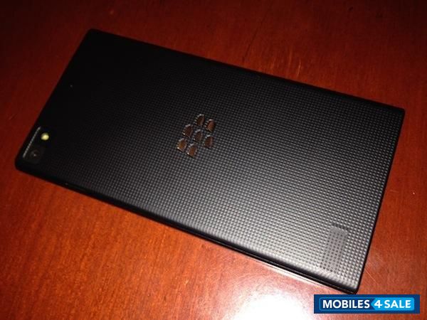 Black BlackBerry Z3