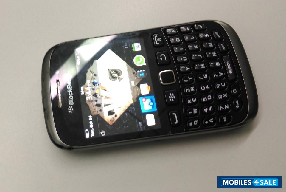 Black BlackBerry Curve 9320