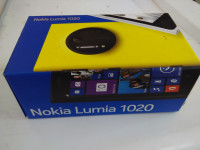 Black Nokia Lumia 1020