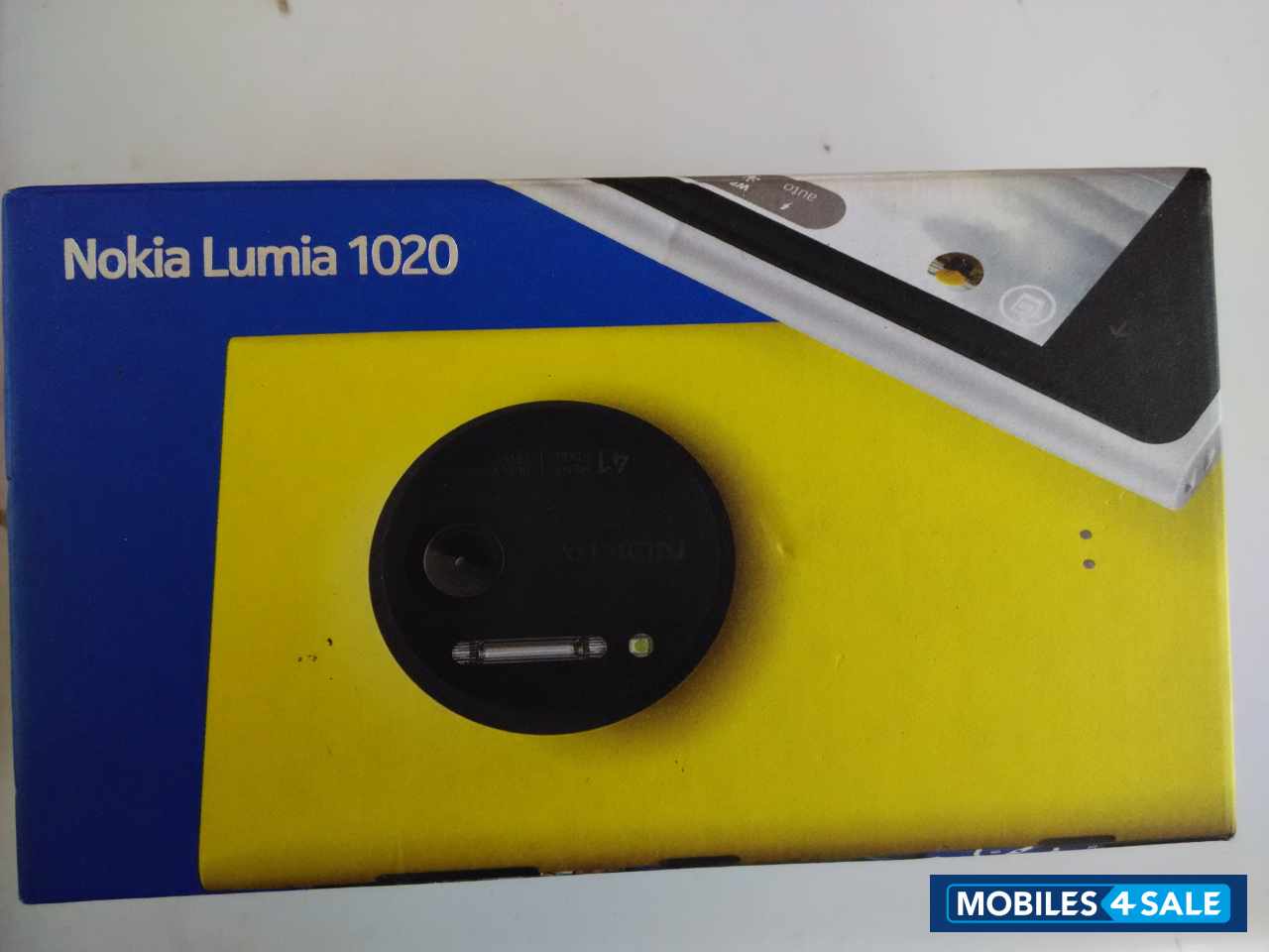 Black Nokia Lumia 1020