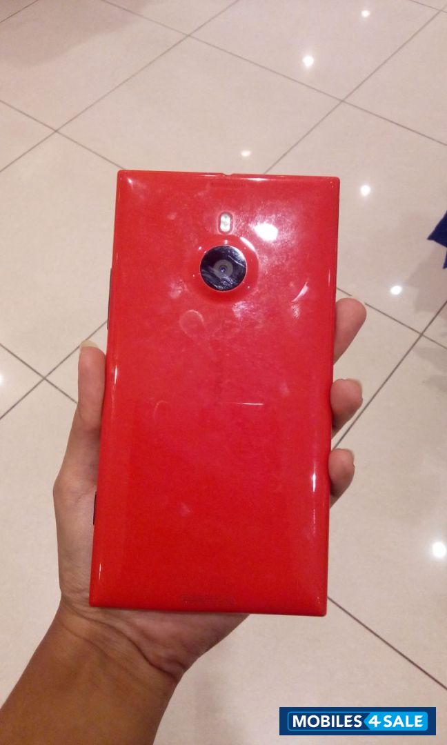 Red Nokia Lumia 1520