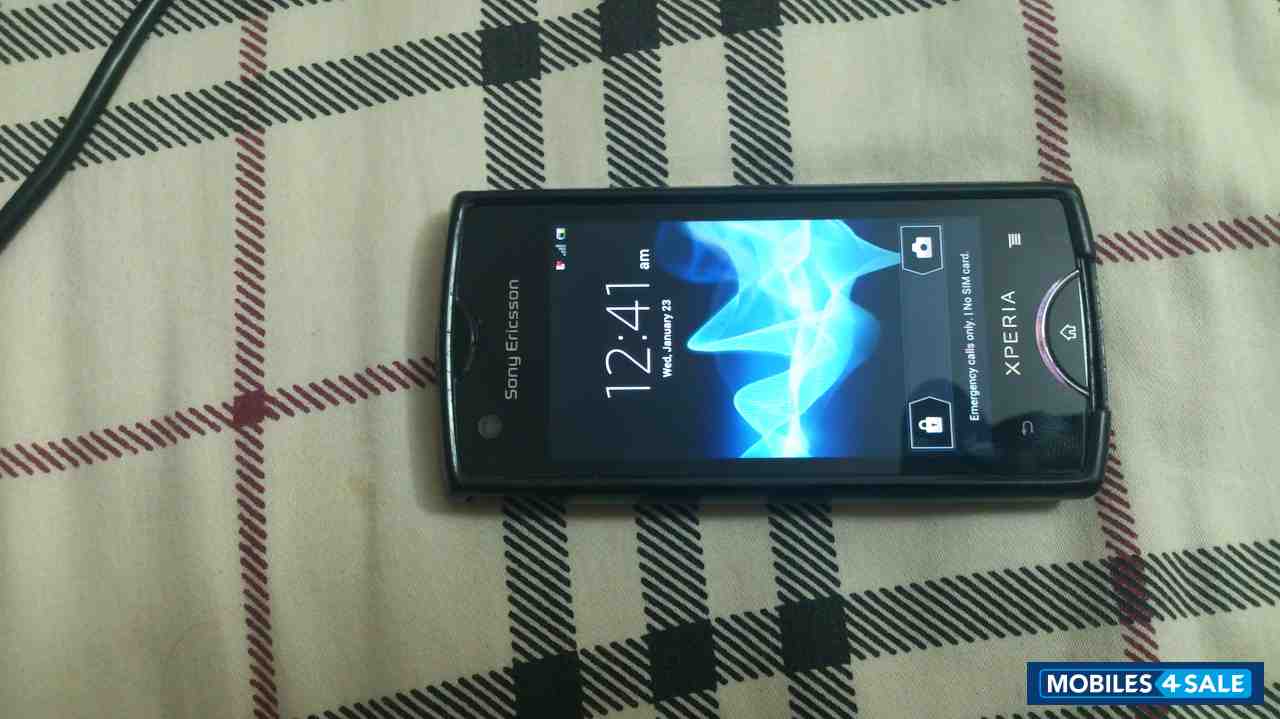 Black Sony Xperia ray