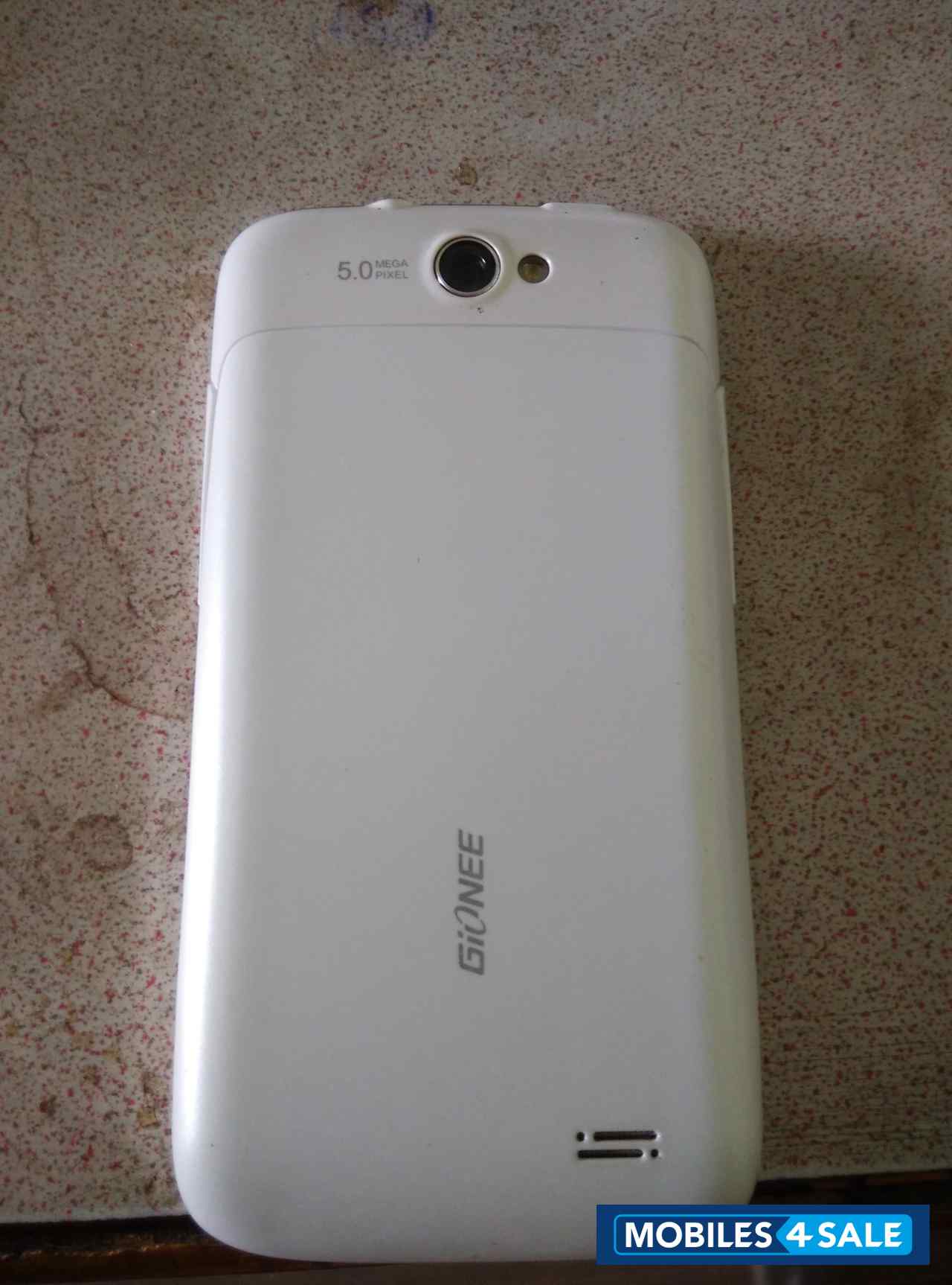 White Gionee Pioneer P2