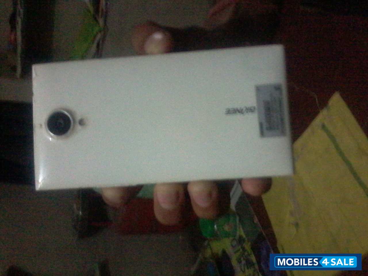 White Gionee Elife E7