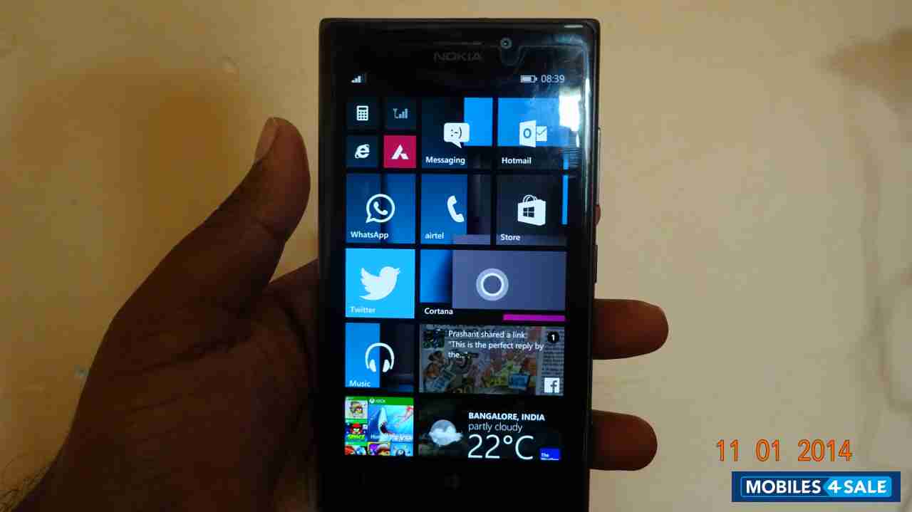 Black Nokia Lumia 925